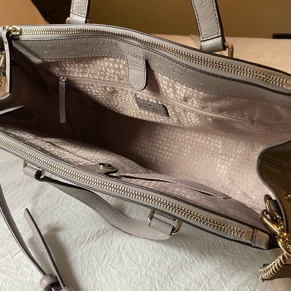 Kate Spade Large Handbag- LIKE NEW CONDITION - Picture 7 of 7